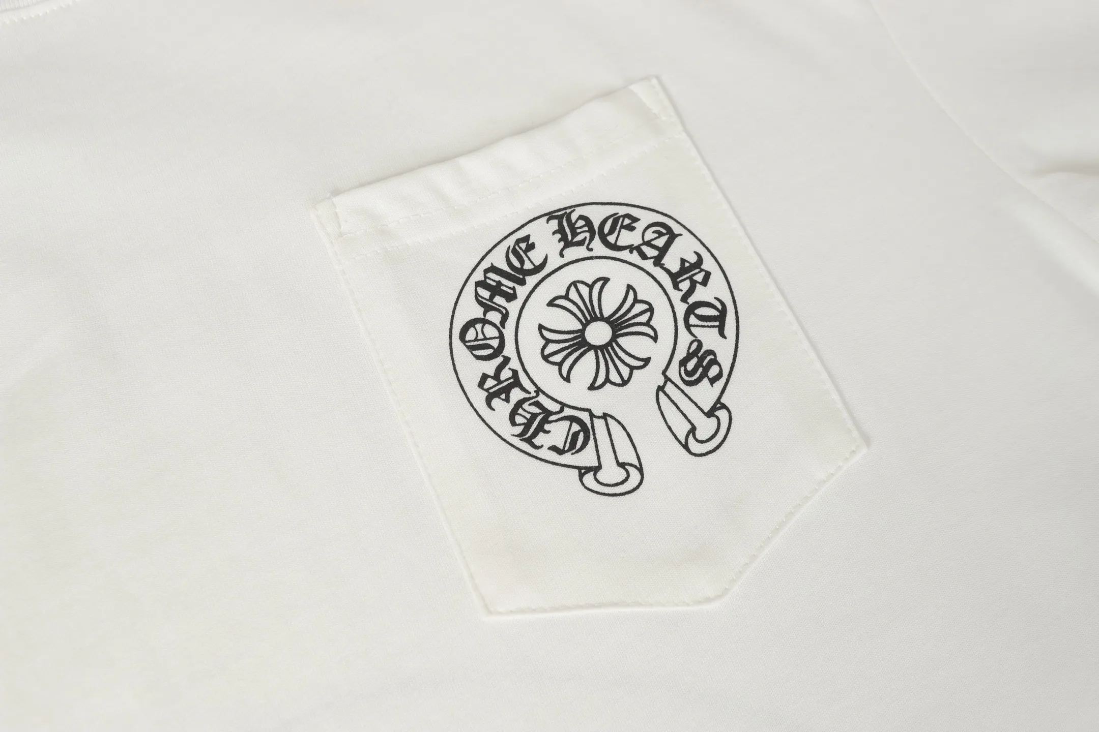 P160 Cross-border model. Please do not place an order if you pursue perfection. -Chrome Hearts/Chrome Hearts 23ss white horseshoe Sanskrit printed popular long-sleeved T-shirt -High weight, high density and high quality. The wool is soft, delicate and skin-friendly. It feels soft and silky. It has excellent warmth and skin-friendly properties.